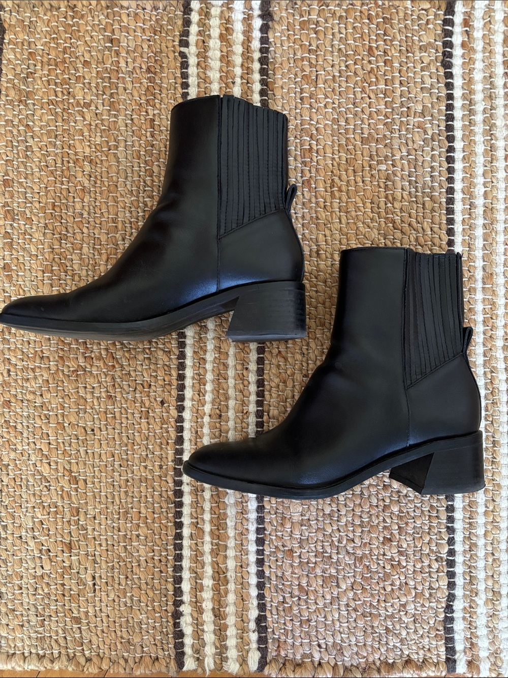 Dolce Vita Chelsea Boots 8